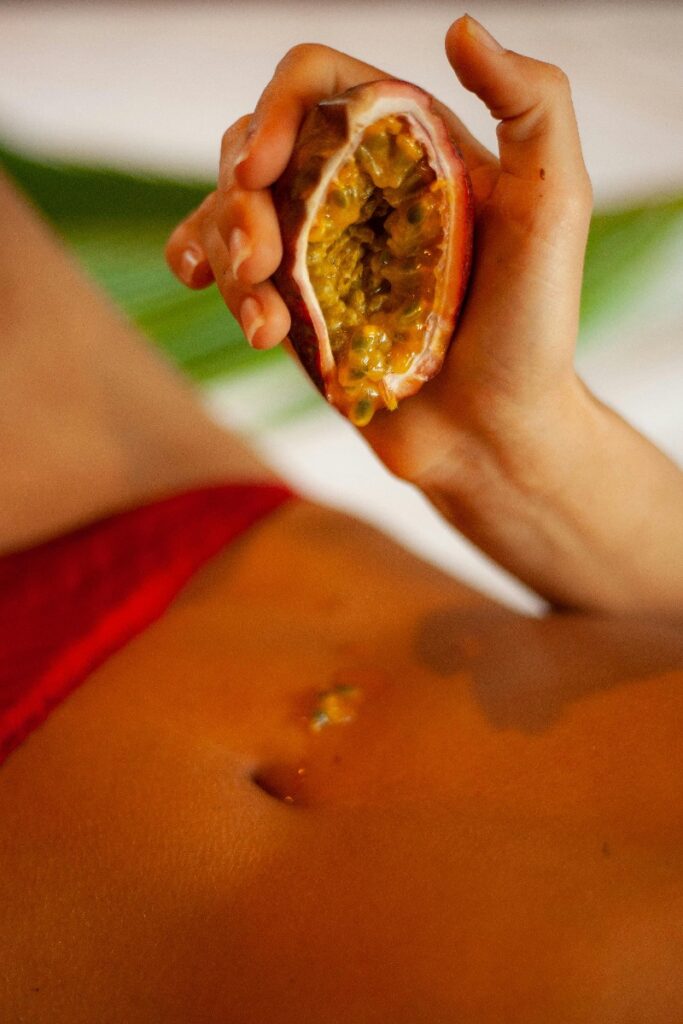 lemon on stomach